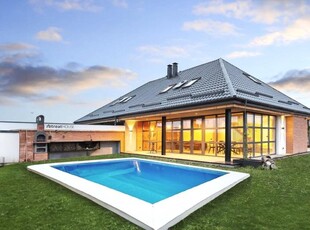 Casa tip duplex cu piscina Teghes