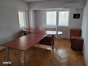 Apartament 2 camere la parter in piata Doina