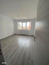 Apartament cu 3 camere, Tineretului, etaj intermediar