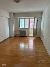 Ideal Familie Apartament cu 3 Camere si geam la baie