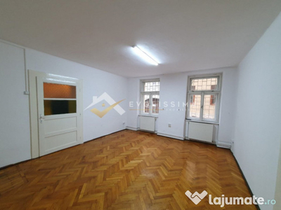 Apartament 3 camere Strada Postavarului