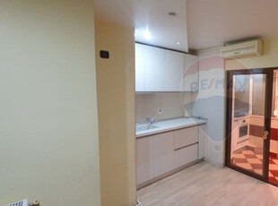 Apartament cu 3 camere de vânzare în zona Casa Sindicat...