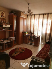 Închiriez apartament cu doua camere