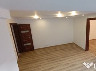 Închiriez apartament pentru firme