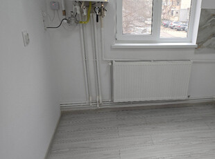 Vand apartament 2 camere decomandat Deva