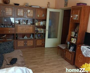 Apartament 2 camere Calarasilor etaj intermediar