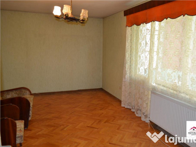 Apartament cu 3 Camere de Zona Dambu Pietros