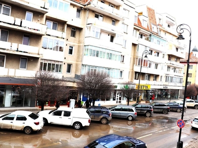 Apartament decomandat 4 camere etajul 1ultracentral în mun.Sf.Gheorghe