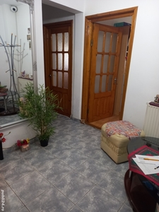 inchiriere apartament 3 camere decomandate parter langa cora Bacau