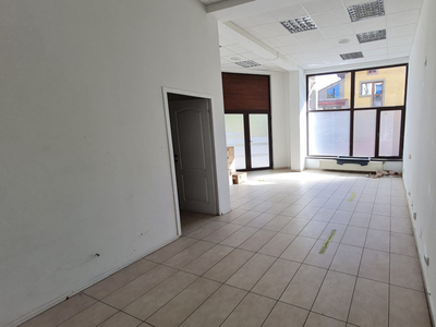 Spatiu Comercial 90 Mp Stradal -De inchiriat