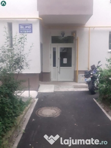 Vand apartament 2 camere Militari