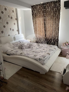 Vand apartament 3 camere Panduri