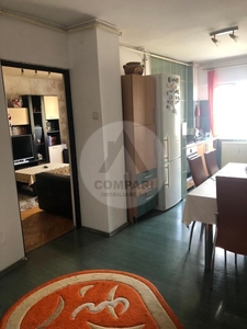 Vand apartament 3 camere Zetarilor