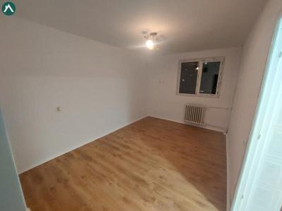 Vand apartament 2 camere Margeanului