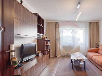 Apartament 3 camere vanzare in bloc de apartamente Brasov, Central