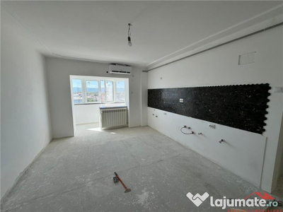 Apartament 3 camere , zona Centrala , Etaj 7/8 , renovat 90%