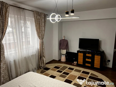 Apartament cu 3 camere decomandate Zona George Enescu