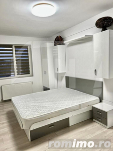 Apartament cu 3 camere, parcare, zona Vivo