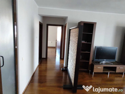 Apartament de 3 camere, 100mp, etaj intermediar, zona A.Mure