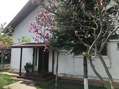 Casa Gulia, casa cu magnolii, particular
