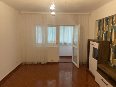 Apartament 3 camere , zona ultracentrala Primaria Focsani , et 1/4 , decomandat , mobilat ,imbunatatit