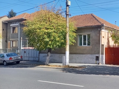 Casa de vanzare în Fagaraș, zona B, teren intravilan 1734 mp.