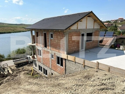 Casa individuala, 5 camere, 180 mp utili, garaj, panorama spre lac, Chinteni