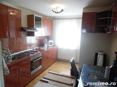 Inchiriez apartament 3 camere decomandat in Deva, zona Liliacului, ST: 70 mp, 2 bai, 1 balcon,