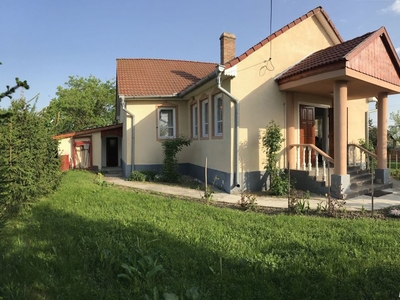 Vând casă în Acâș județul Satu Mare 136mp și teren 710mp