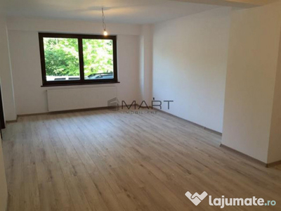 Apartament 3 camere semidecomandate zona Sub Arini