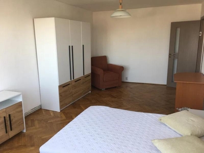 Apartament cu 3 camere aproape de UMF