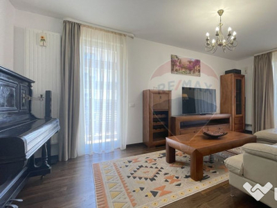 Apartament cu 3 camere de închiriat în zona Tractorul!