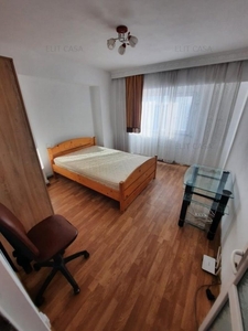 Apartament cu 3 camere, decomandat, zona Alexandru Cel Bun