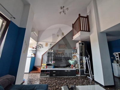 Apartament de vanzare, 3 camere, in Valea Adanca