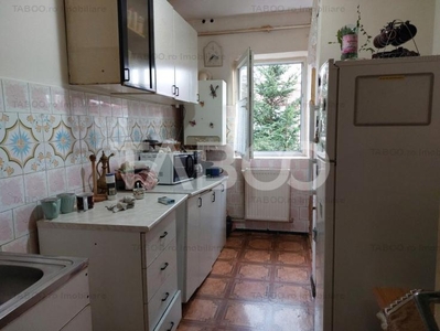 Apartament de vanzare 75 mp 4 camere 2 balcoane etaj 2 Cisnadie