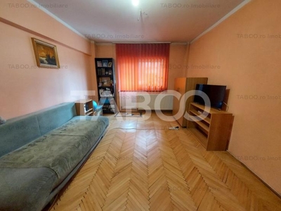 Apartament decomandat 65 mpu 3 camere etaj 1 balcon zona centrala