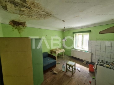 Casa cu 2 camere de vanzare in centrul Sebesului