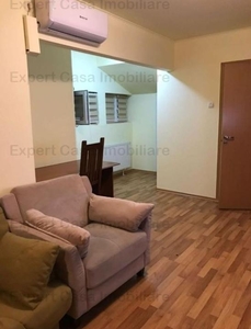 Închiriez apartament cu 4 camere zona Podu Roș