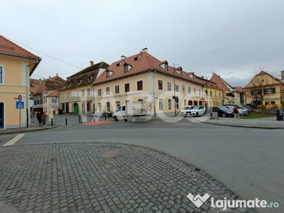 Spatiu comercial de inchiriat pe strada cu vad in zona Orasu