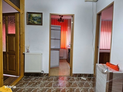 Vand teren cu casa renovabila sau demolabila in Bresti langa Promenada