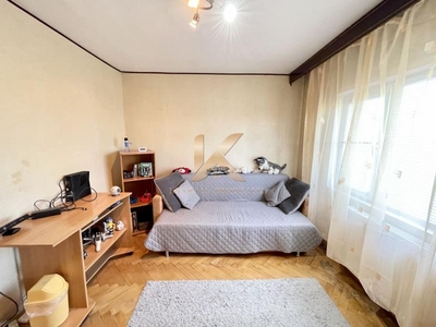 Apartament 3 camere , 78 mp . Zona Piata Garii . Negociabil