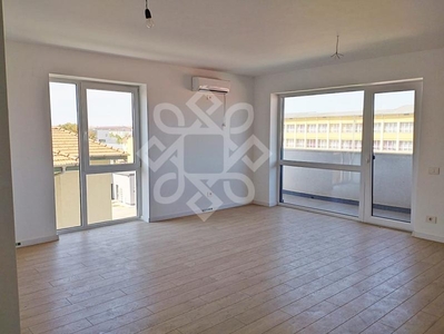 Apartament cu 3 camere in Prima Urbana