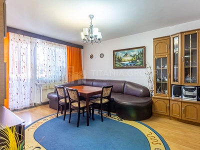 Apartament cu 3 camere si 2 bai - zona Noua