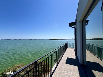 Casa cu deschidere si vedere frontala la lacul Siutghiol