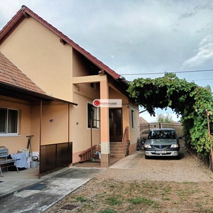 Casa de vanzare, 3 camere, 2 bai, teren-515 mp, zona Barabant