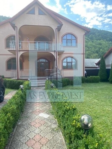 CasA/Villa, singur n curte LUX - zona LepTa (Tulnici), judeTul Vrancea