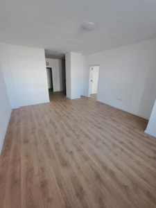 De vanzare Apartament 3 camere cu scara interioara Bloc Nou Arex. Pret vanzare: 105000 Euro.