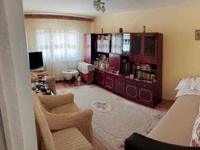 De vanzare apartament cu 2 camere, etaj 3, zona Primaverii