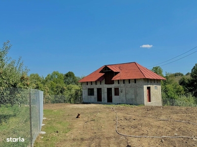 Teren intravilan cu casă în zona pitorească