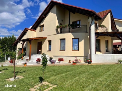 Vand Casa, 4 Camere, 2 Băi, Zona Sura Mare.